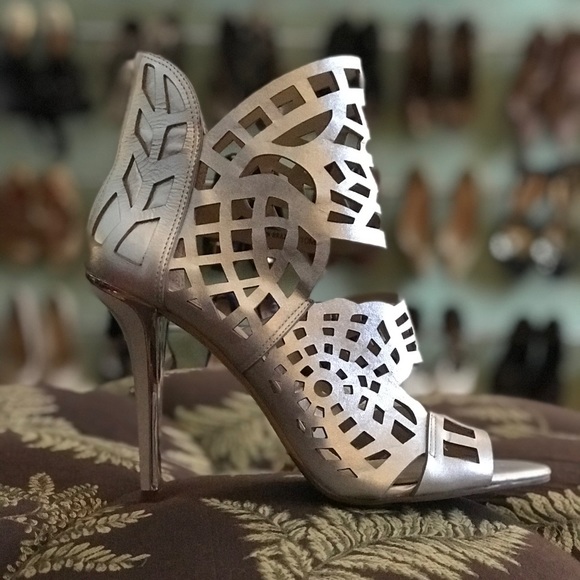 🆕 BCBGMaxazria laser cut gladiator sandals bootie - Picture 1 of 3